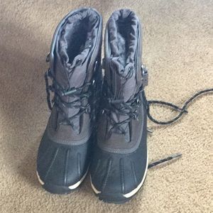 Size 5 bear paw winter boots.